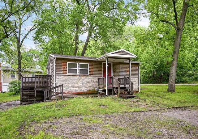 3rd image of 161 T St, Lake Lotawana, MO 64086 | MLS# 2618462