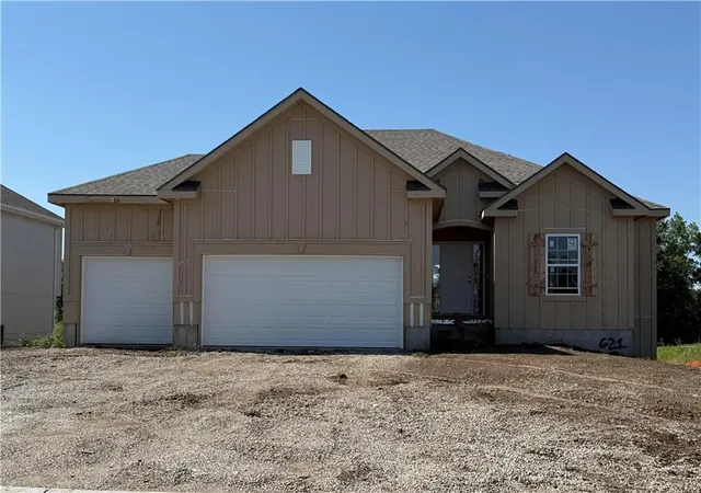 Homes for sale in Kearney, MO | 621 E 13th St, Kearney, MO 64060 | MLS# 2618546