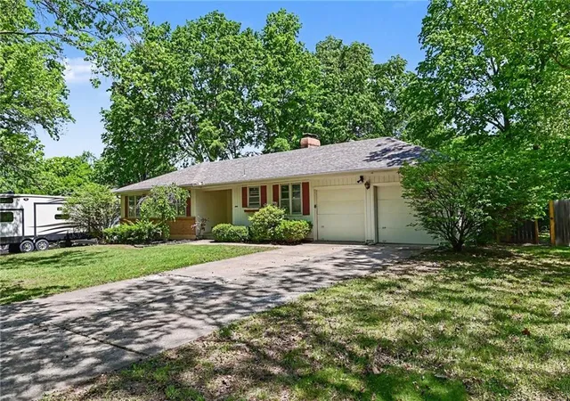 Homes for sale in Raytown, MO | 10508 E 82nd St, Raytown, MO 64138 | MLS# 2618566