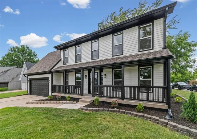 Homes for sale in Lee's Summit, MO | 646 Ne Saint Andrews Ct, Lee's Summit, MO 64064 | MLS# 2618583