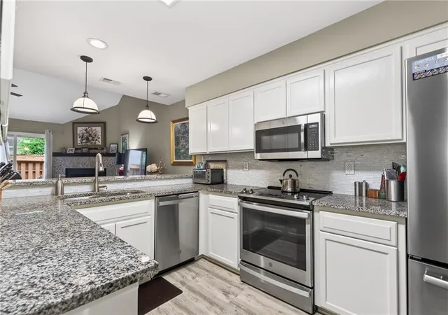 3rd image of 12429 Charlotte St, Kansas City, MO 64146 | MLS# 2618589