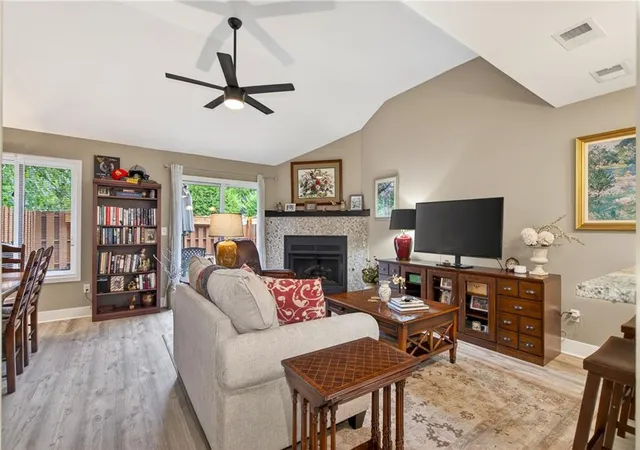 4th image of 12429 Charlotte St, Kansas City, MO 64146 | MLS# 2618589