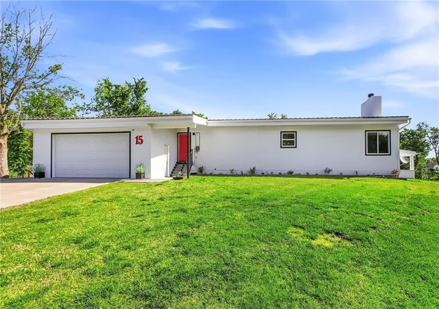 2nd image of 15 Ne Johnson St, Lees Summit, MO 64063 | MLS# 2618635