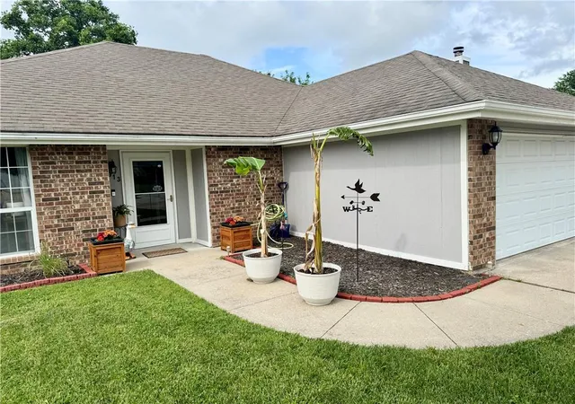 Homes for sale in Warrensburg, MO | 1013 Bedford Dr, Warrensburg, MO 64093 | MLS# 2618664