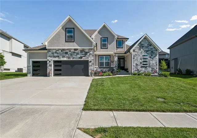 1st image of 8112 Nw 90th St, Kansas City, MO 64153 | MLS# 2618666