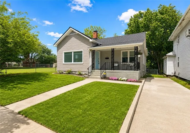 Homes for sale in Warrensburg, MO | 109 Broad St, Warrensburg, MO 64093 | MLS# 2618701