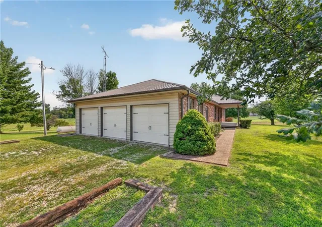 Photo 3 of Single family home for sale at 40822 E 116th Street, Richmond, MO 64085 | MLS# 2618712 | Listing updated on 2026-09-04