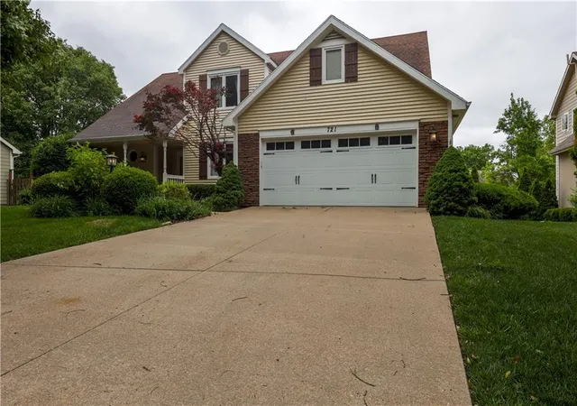Photo 3 of Sale Pending at 721 Eldridge St, Lawrence, KS 66049 | MLS# 2618720 | Listing updated on 2026-06-02
