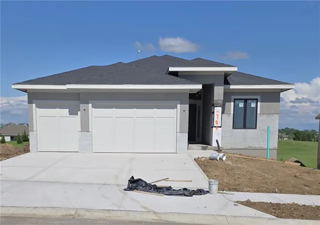 1st image of 4429 Tee Box Dr, Basehor, KS 66007 | MLS# 2618728