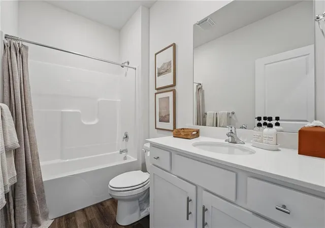 5th image of 208 Lake Meadows Dr, Smithville, MO 64089 | MLS# 2618729