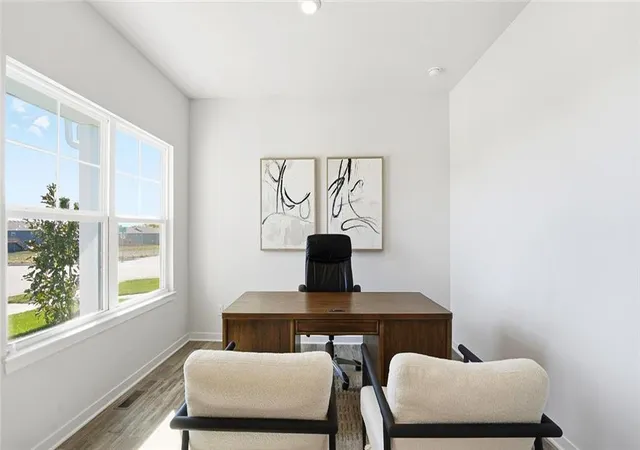 3rd image of 300 Lake Meadows Dr, Smithville, MO 64089 | MLS# 2618730