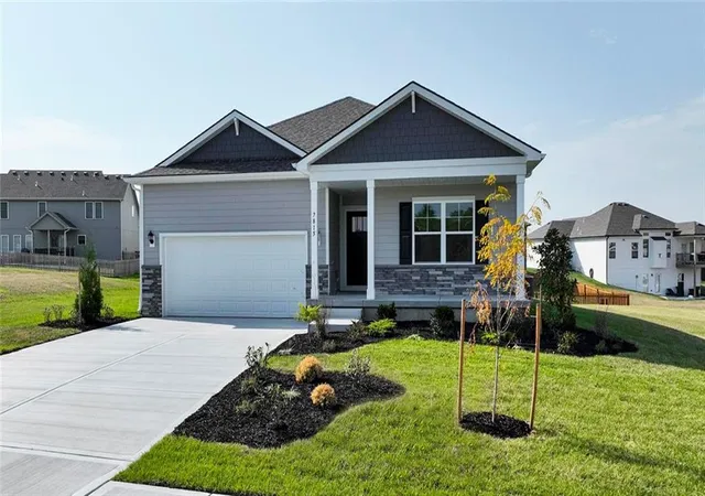 1st image of 304 Lake Meadows Dr, Smithville, MO 64089 | MLS# 2618733