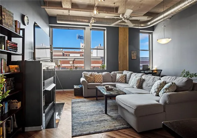 Homes for sale in Kansas City, MO | 2107 Grand Blvd #603, Kansas City, MO 64108 | MLS# 2618778