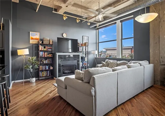 Homes for sale in Kansas City, MO | 2107 Grand Blvd #603, Kansas City, MO 64108 | MLS# 2618778