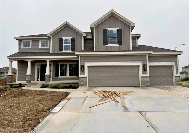 Single family home for sale at 8977 NE 99th Street, Kansas City, MO 64157 | MLS# 2618782
