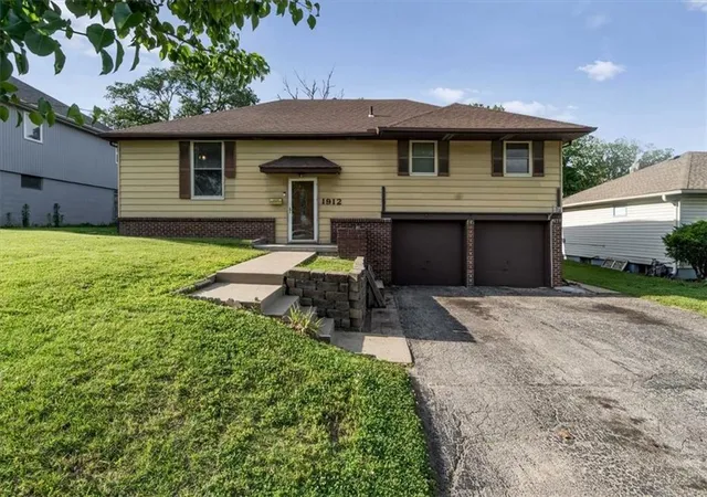 1st image of 1912 Shearer Rd, Kansas City, KS 66106 | MLS# 2618788