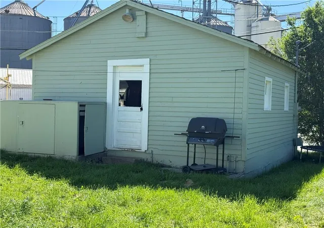 3rd image of 117 N Boardman St, Pleasant Hill, MO 64080 | MLS# 2618818