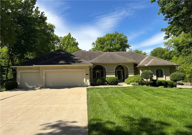 Homes for sale in Blue Springs, MO | 3431 Nw Pink Hill Cir, Blue Springs, MO 64015 | MLS# 2618842