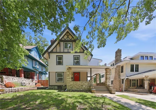 Homes for sale in Kansas City, MO | 4333 Harrison St, Kansas City, MO 64110 | MLS# 2618856