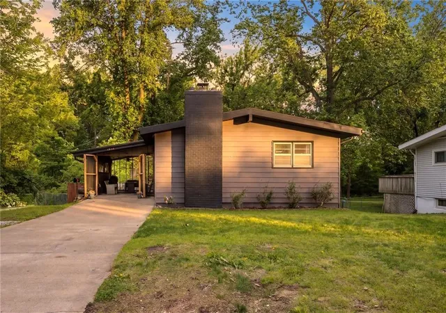 1st image of 1030 Anderson St, Warrensburg, MO 64093 | MLS# 2618863