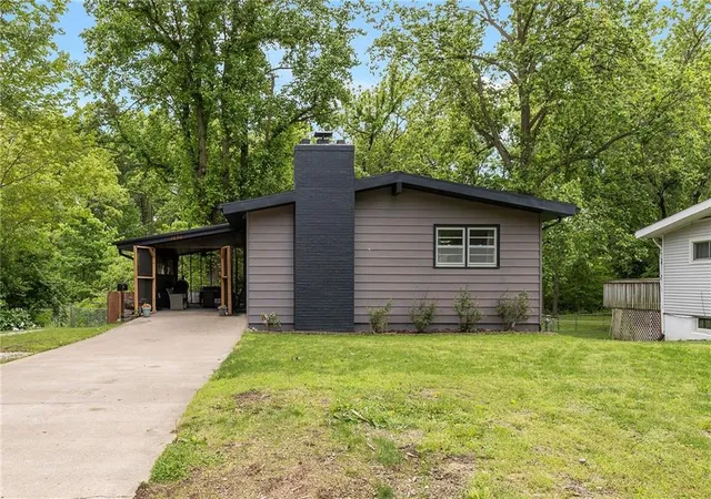 2nd image of 1030 Anderson St, Warrensburg, MO 64093 | MLS# 2618863