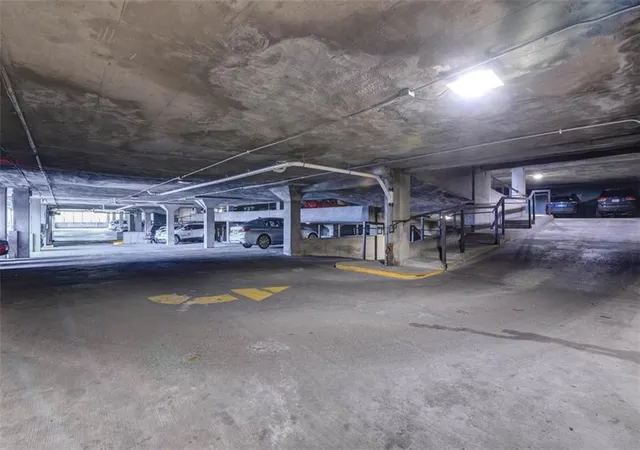 Homes for sale in Kansas City, MO | 600 E Admiral Blvd #305, Kansas City, MO 64106 | MLS# 2618865
