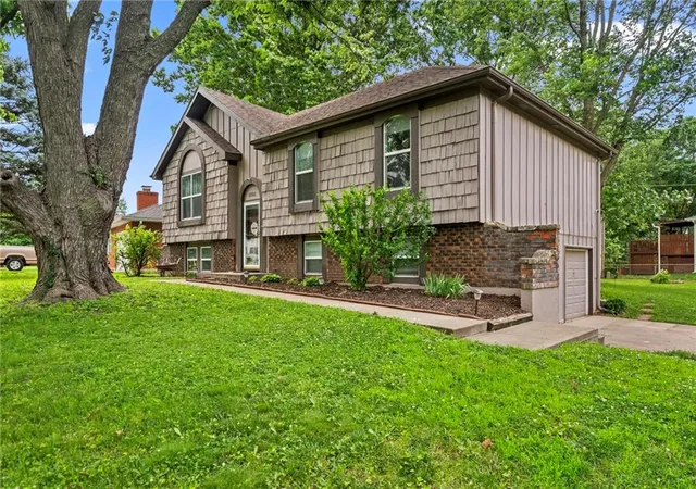 Homes for sale in Shawnee, KS | 12311 W 54th St, Shawnee, KS 66216 | MLS# 2618874
