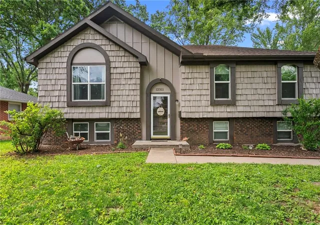 Homes for sale in Shawnee, KS | 12311 W 54th St, Shawnee, KS 66216 | MLS# 2618874