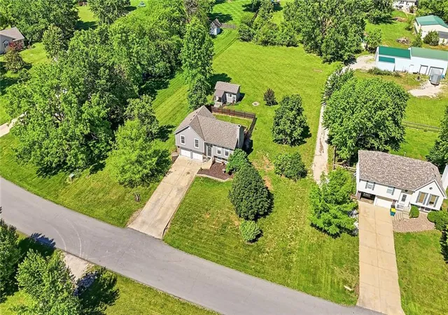 1st image of 19610 Rosewood Dr, Stilwell, KS 66085 | MLS# 2618887