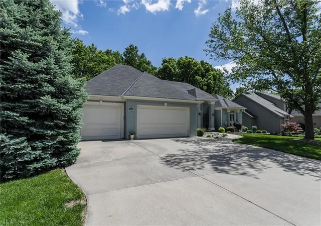 2nd image of 7611 Eicher Dr, Shawnee, KS 66217 | MLS# 2618898
