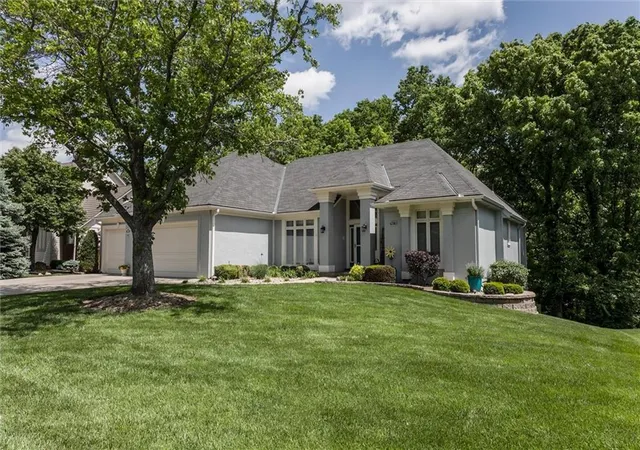 3rd image of 7611 Eicher Dr, Shawnee, KS 66217 | MLS# 2618898