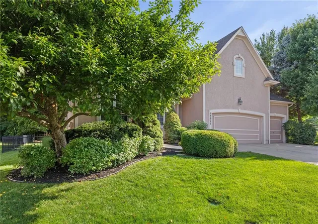 Homes for sale in Shawnee, KS | 15015 W 74 St, Shawnee, KS 66216 | MLS# 2618958