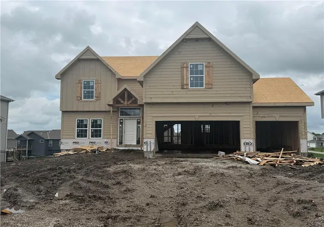 Photo 2 of Sale Pending at 6004 Ne 118th Street, Kansas City, MO 64156 | MLS# 2618964 | Listing updated on 2026-08-30