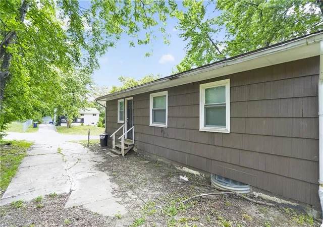 2nd image of 7801 E 48th St, Kansas City, MO 64129 | MLS# 2619035
