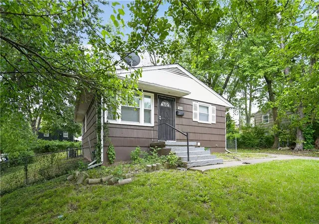 3rd image of 7801 E 48Th St, Kansas City, MO 64129 | MLS# 2619035