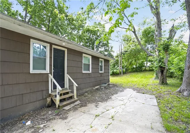 4th image of 7801 E 48Th St, Kansas City, MO 64129 | MLS# 2619035