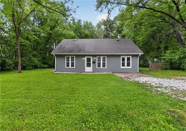 Homes for sale in Kearney, MO | 206 W Lawrence St, Kearney, MO 64060 | MLS# 2619042