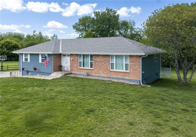 1st image of 13300 Parallel Pkwy, Kansas City, KS 66109 | MLS# 2619047
