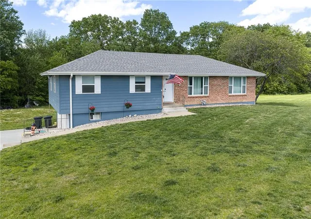 2nd image of 13300 Parallel Pkwy, Kansas City, KS 66109 | MLS# 2619047