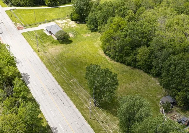 3rd image of 13300 Parallel Pkwy, Kansas City, KS 66109 | MLS# 2619047