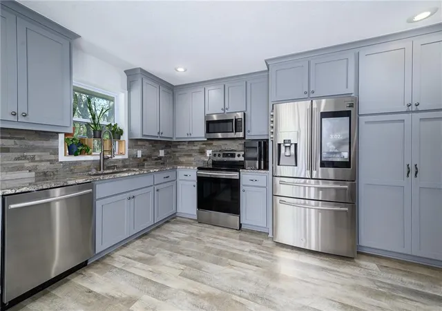 5th image of 13300 Parallel Pkwy, Kansas City, KS 66109 | MLS# 2619047