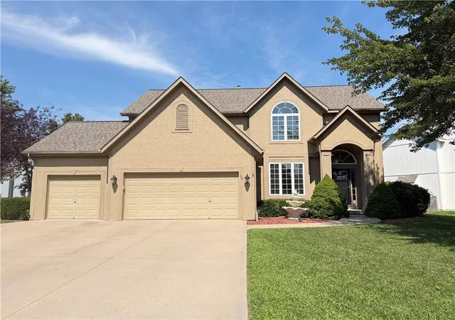 Photo 1 of Sale Pending at 304 Ne Hidden Valley Way, Lee's Summit, MO 64064 | MLS# 2619059 | Listing updated on 2026-08-26