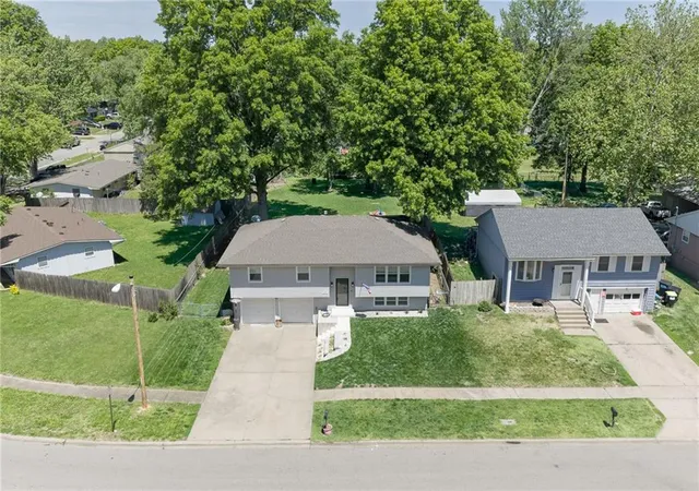 Homes for sale in Lansing, KS | 412 Fairlane St, Lansing, KS 66043 | MLS# 2619073