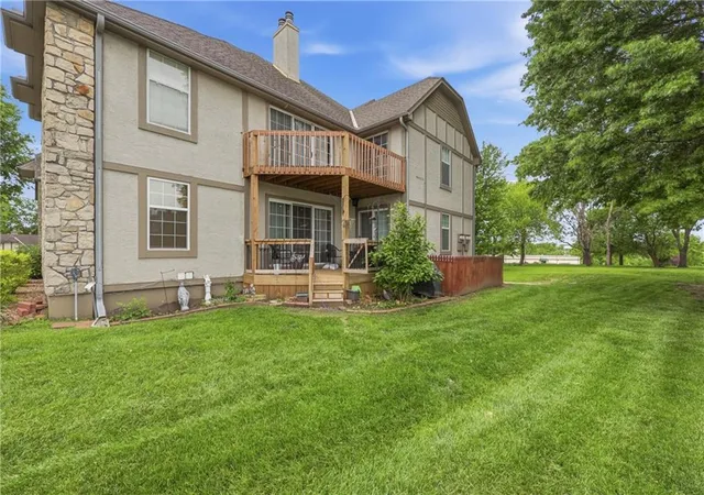 Homes for sale in Blue Springs, MO | 1305 NW Vlg Dr, Blue Springs, MO 64015