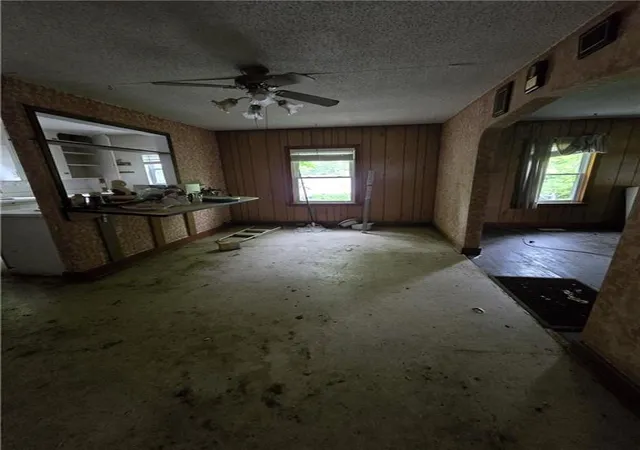 Homes for sale in De Soto, KS | 33660 W 83Rd St, De Soto, KS 66018 | MLS# 2619150