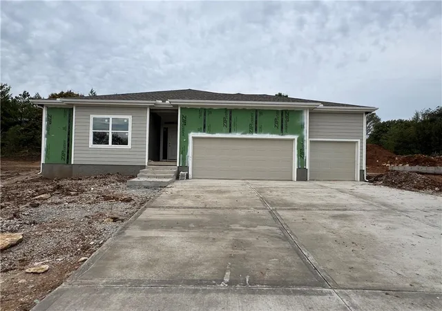 Photo 1 of Single family home for sale at 12192 Emerald St, Olathe, KS 66061 | MLS# 2619170 | Listing updated on 2026-10-27
