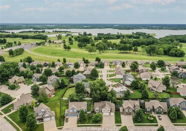 Homes for sale in Smithville, MO | 18109 Guinevere Ct, Smithville, MO 64089 | MLS# 2619195