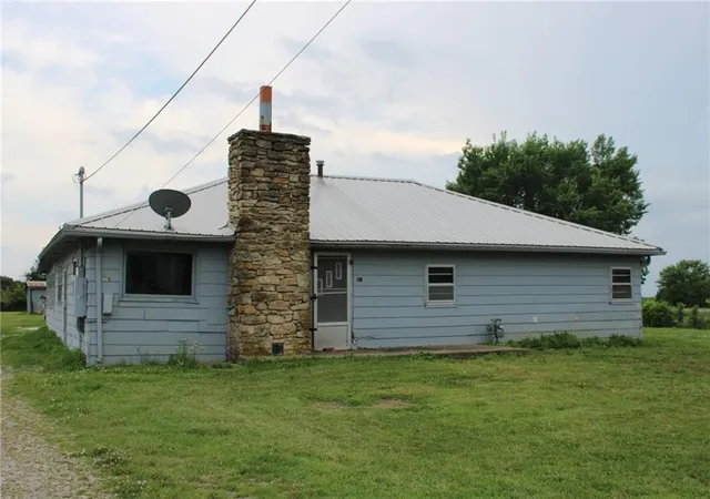 Homes for sale in Franklin, KS | 407 W 3rd St, Franklin, KS 66735 | MLS# 2619206
