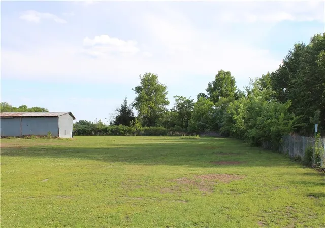 Homes for sale in Franklin, KS | 407 W 3rd St, Franklin, KS 66735 | MLS# 2619206