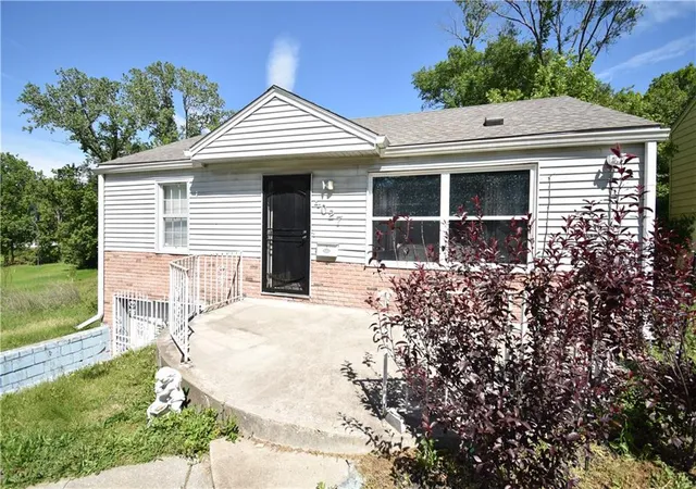 3rd image of 4027 Monroe Ave, Kansas City, MO 64130 | MLS# 2619247